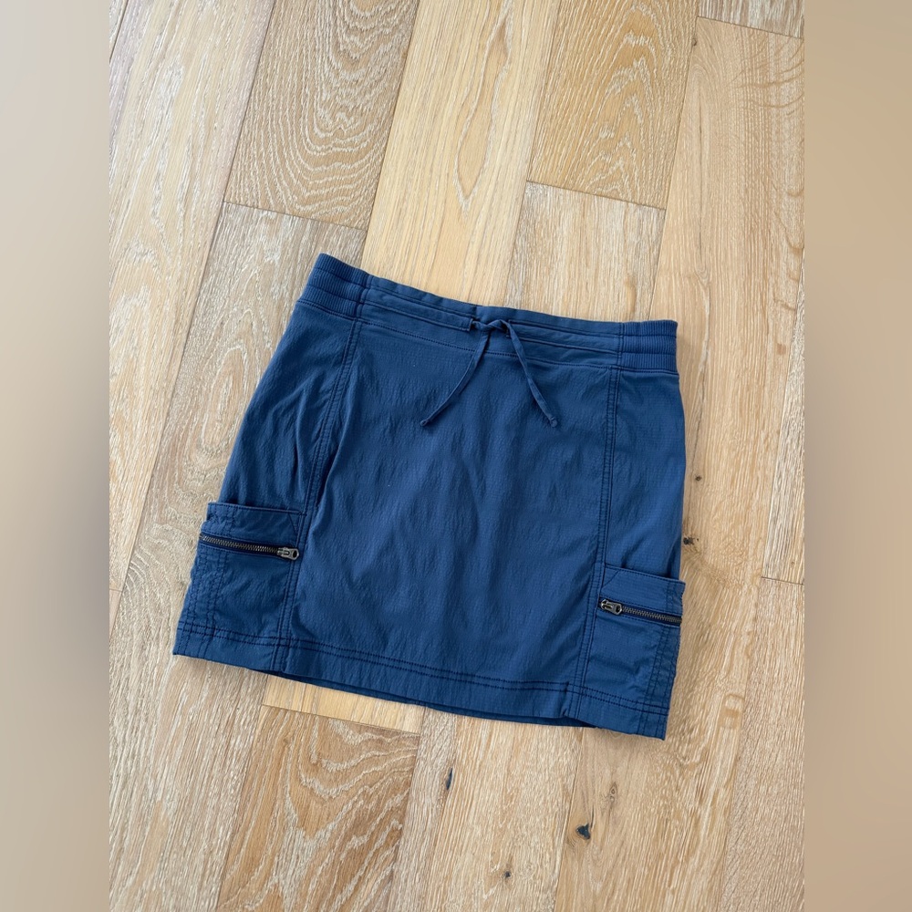 Athleta Blue Trekkie Women's Athletic Skort with Pockets